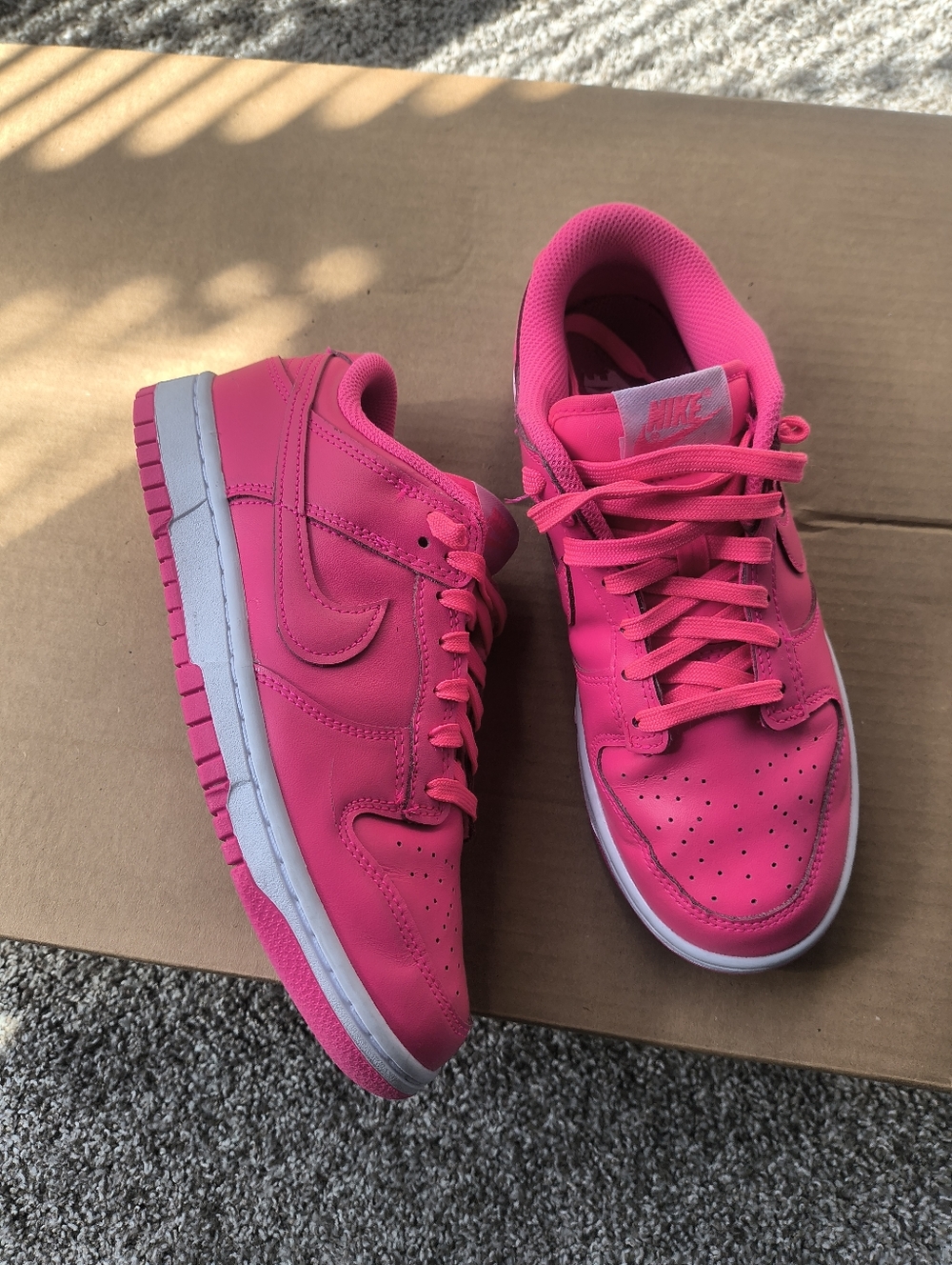 Wmns Nike Dunk Low "Hyper Pink" Size 8